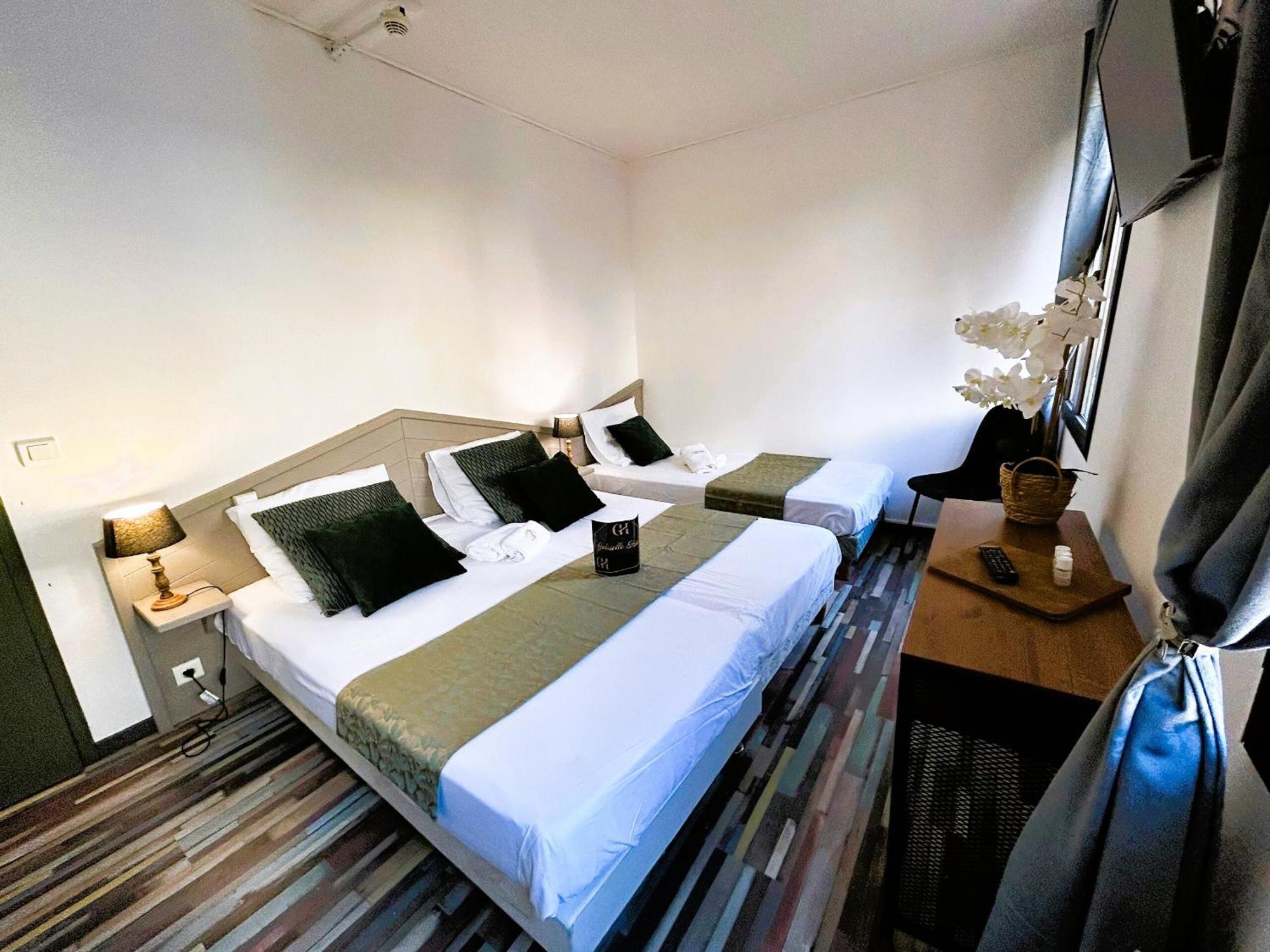 Gabrielle Hotel Aiguines Habitación foto