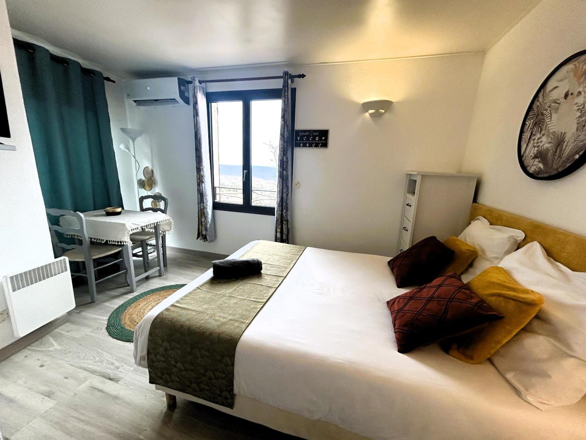 Gabrielle Hotel Aiguines Habitación foto